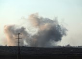 El humo se eleva después de un ataque aéreo israelí en las afueras de la ciudad de Gaza,  el 16 de septiembre de 2025.