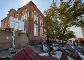 El lugar de un ataque ruso contra un edificio educativo en Járkov, al noreste de Ucrania, el 16 de septiembre de 2025, en medio de la invasión rusa.