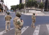 Personal militar y policial cerró varias calles para controlar la novedad.