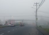 El cambio de clima ha causado neblina y lluvia en Quito. La AMT recomendó manejar con precaución.
