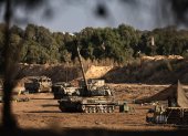 Tanques israelíes se concentran en un lugar no revelado cerca de la frontera entre Israel y Gaza, 18 de septiembre de 2025.