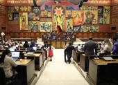 El presidente de la Asamblea Nacional Niels Olsen anunció su denuncia en contra de 45 asambleístas de la RC.