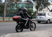 Las motos son parte de la restricción. Exceder el número de pasajeros permitidos moto conlleva una multa del 15% de un salario básico