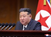 El líder norcoreano Kim Jong Un habla en el Salón de Asambleas Mansudae en Pyongyang, Corea del Norte.