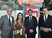 Diego Luna y Karla Reinoso, presidente del directorio y directora de Operaciones de la AEADE, respectivamente; Andrés Robalino, viceministro de Producción e Industrias; y Genaro Baldeón, presidente ejecutivo de la AEADE.
