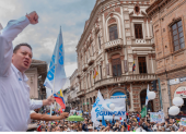 Alcalde de Cuenca, Cristian Zamora, en la marcha para proteger el agua, en contra de Loma Larga, el 16 de septiembre del 2025.