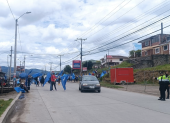 Manifestantes bloquearon parcialmente la Panamericana Sur en la Y de Tarqui, durante la primera jornada del paro indígena y campesino por el agua de Cuenca.