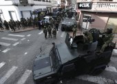 Integrantes de las Fuerzas Armadas custodian la ciudad este miércoles, en Otavalo (Ecuador).