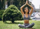 Descubre cómo el yoga modula tu sistema nervioso y genera cambios cerebrales medibles