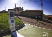 Vista del punto verde de recarga ubicado cerca del ayuntamiento de la localidad de Villaseco del Pan, Zamora.