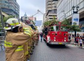 El centro de Guayaquil se llenó de júbilo con la actividad de los Bomberos.