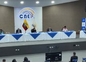 Los vocales del CNE, con Diana Atamaint a la cabeza, durante una sesión del organismo electoral