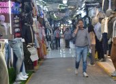 Los comerciantes de la plaza de la ropa señalan que desde hace ocho días bajaron sus ventas.