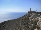 Vista del faro de Mesa Roldán, en el Parque Natural de Cabo de Gata-Níjar, ubicado en Almería (sureste de España).