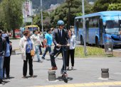 Problema.  En la Naciones Unidas la circulación indebida de scooters en las aceras genera peligro y malestar entre los peatones.
