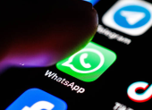 El escáner integrado de WhatsApp se encuentra en el menú de "Documentos" del chat y permite crear archivos PDF con ajustes automáticos de recorte y filtros