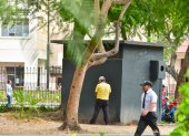 En la plaza del Centenario, en pleno centro de Guayaquil, es común ver a ciudadanos utilizando los espacios públicos como urinarios ante la falta de baños públicos.