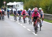 Richard Carapaz retoma las competencias en Europa tras el Mundial de Ciclismo.