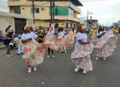 Tradición. Estudiantes bailaron marimba y usaron turbantes en el pregón.