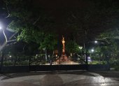 Mejorar la iluminación en la Plaza del Centenario y otros puntos del bulevar 9 de Octubre, es una de las necesidades para revitalizar el centro de Guayaquil.