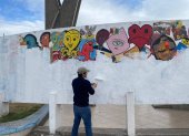 Efecto. Ciudadanos cubrieron con pintura blanca el mural, calificando su acción como “un acto de civismo y respeto por la historia local".
