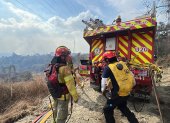 Los bomberos estuvieron en la cooperativa San Francisco combatiendo el incendio forestal.