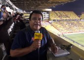 Gustavo Álvarez en una de sus coberturas en el Monumental.
