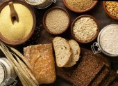 El gluten es una proteína que se encuentra de forma natural en algunos cereales, principalmente en el trigo, la cebada y el centeno.