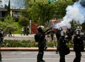 La Policía dispersó a los manifestantes en Quito con bombas lacrimógenas.