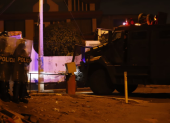 Quito amaneció con retenes militares, cierres viales y transporte limitado, mientras persiste la tensión tras los enfrentamientos del domingo.