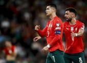 Cristiano Ronaldo (c) es el goleador y capitán de Portugal.