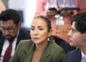 La asambleísta Yadira Bayas fue cuestionada por aparecer con una imagen estática durante una sesión virtual de la Comisión de Biodiversidad, lo que generó una queja formal dentro de su propia bancada.