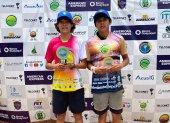 Alexander Von Buchwald (i) y Byron Terán, ganadores de la categoría +14 años.