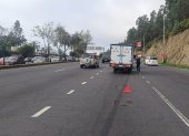 La AMT no reportó cierres viales por protestas en Quito este 16 de octubre. Los agentes controlaron el paso en la av. Simón Bolívar y detectaron un vehículo averiado.