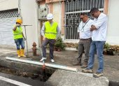 Técnicos realizaron los trabajos de limpieza de la tubería madre.
