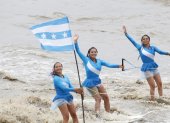 Este sábado 18 de octubre se observó practicar esquí sobre el agua con la bandera de Guayaquil.