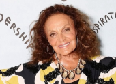 La diseñadora belga Diane von Fürstenberg es ampliamente conocida por sus famosos vestidos de corte cruzado que hicieron historia.
