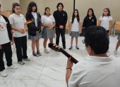 Estudiantes del Colegio Alemán de Guayaquil impulsan el proyecto Corazones Unidos, una iniciativa que utiliza la música y el arte para fomentar la paz y la solidaridad.