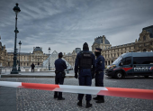 El Louvre, el museo más visitado del mundo, sufrió el robo de ocho piezas de incalculable valor de la colección de la Corona Francesa en un asalto de siete minutos.