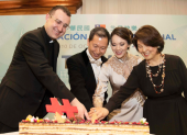 Padre Luca Zanotto, Augusto Liao, Ericka Chant y Lynn Kao.