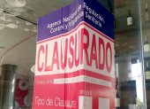 Sello de clausura en el restaurante.
