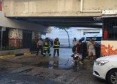 Bomberos de Guayaquil controlaron el incendio registrado en un edificio del centro, junto a Bahía Mall.