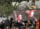 Durante la interpretación de la orquesta del conservatorio Nicolo Paganini se proyectaron escenas de películas clásicas.