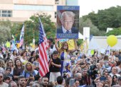 Imagen de archivo de manifestantes en la llamada "Plaza de los Rehenes" en Tel Aviv.