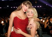 Taylor Swift y Sabrina Carpenter, dos voces del pop, se unen en The life of a showgirl. Una canción del nuevo álbum de Taylor.