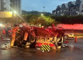 Una mujer falleció en un accidente de tránsito registrado en la avenida del Bombero, en el oeste de Guayaquil, la madrugada de este martes 28 de octubre.
