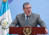 El presidente de Guatemala, Bernardo Arévalo de León, habla en una rueda de prensa este jueves, en el Palacio Nacional de la Cultura en Guatemala.