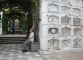 Visita. En Guayaquil, cada rincón del Cementerio Patrimonial de Guayaquil es diverso; en algunas zonas se observan plantas nativas.