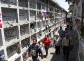 Miles de ciudadanos llegaron a los cementerios de Guayaquil en el Día de los Difuntos.