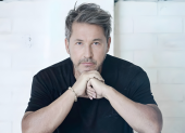 Ricardo Montaner, ícono de la música latina, volverá a Ecuador con su gira que celebra más de 40 años de trayectoria.